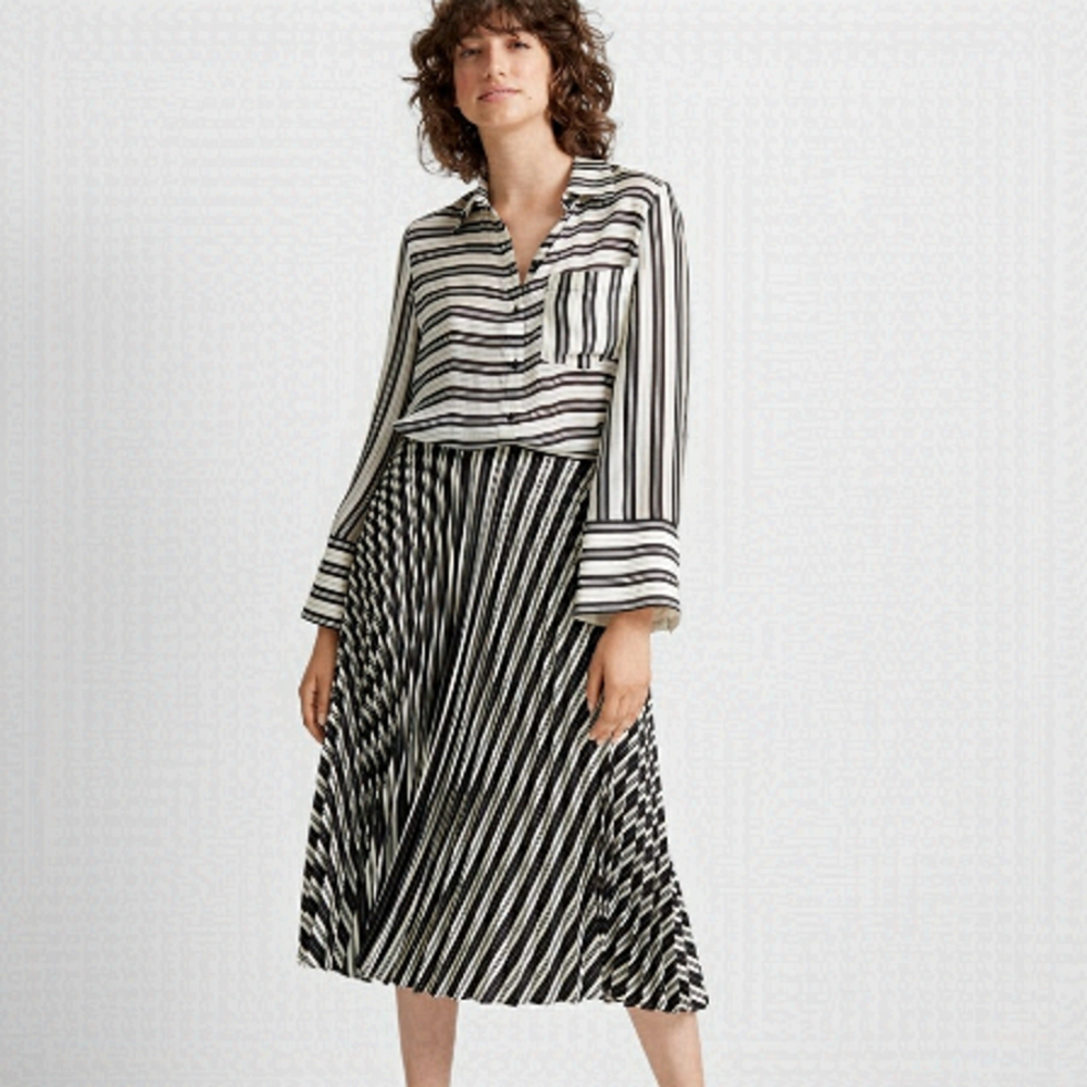 CLUB Monaco Annina pleated skirt size 6